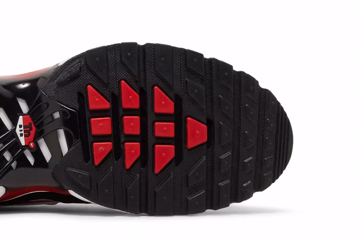 Nike Air Max Plus Black University Red, view 6