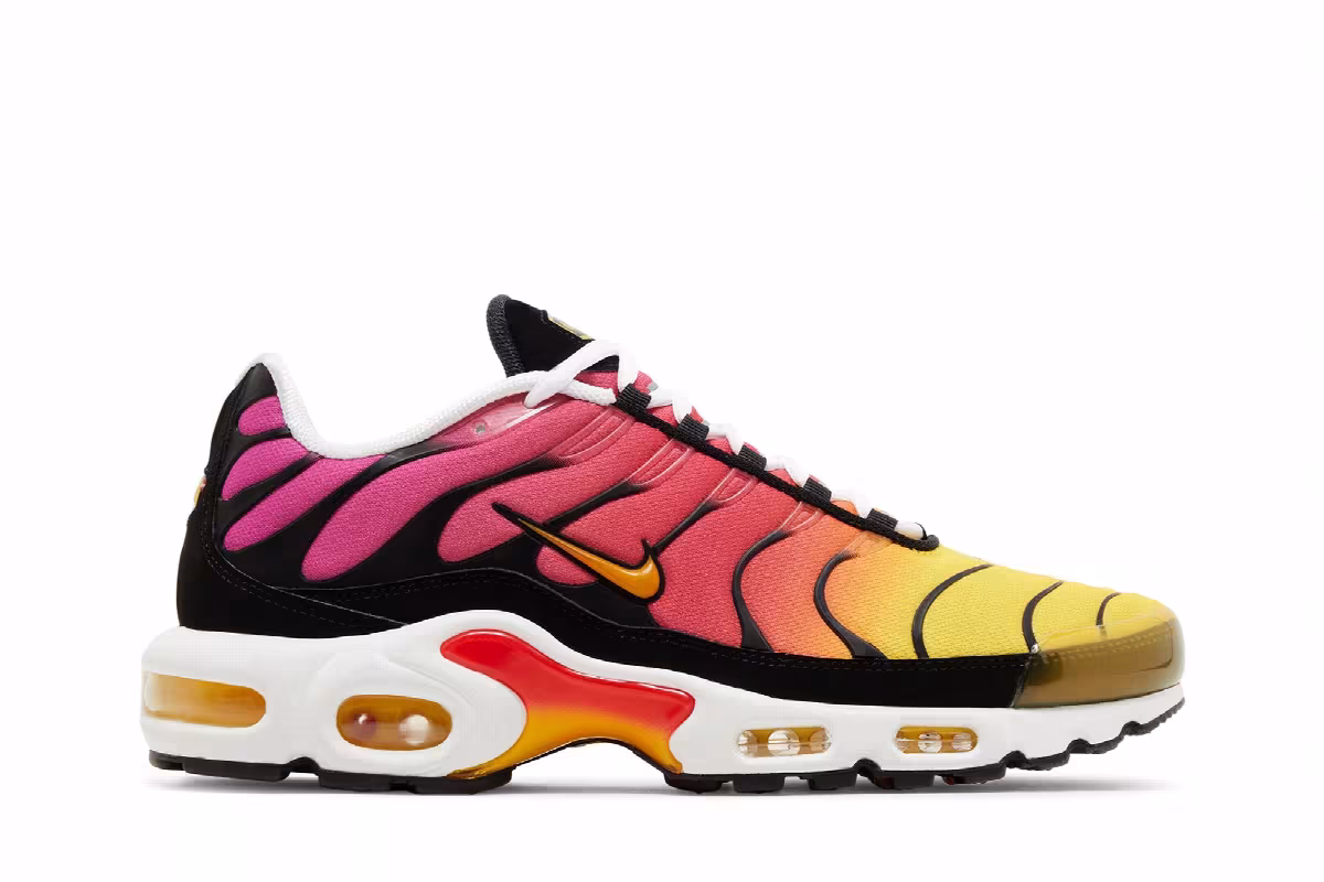 Nike Air Max Plus OG Gold Raspberry Red, view 2