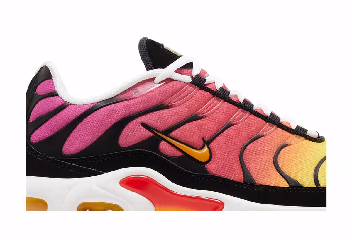 Nike Air Max Plus OG Gold Raspberry Red, view 3