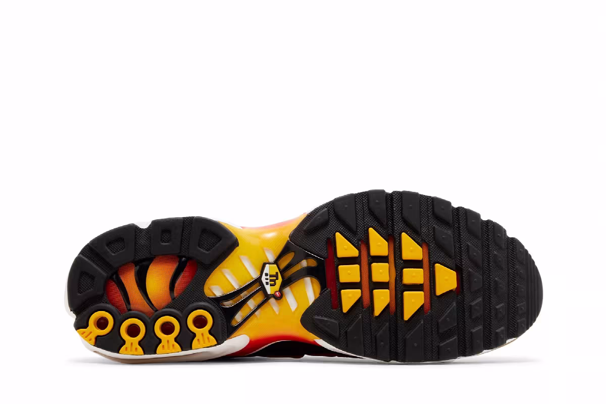 Nike Air Max Plus OG Gold Raspberry Red, view 5