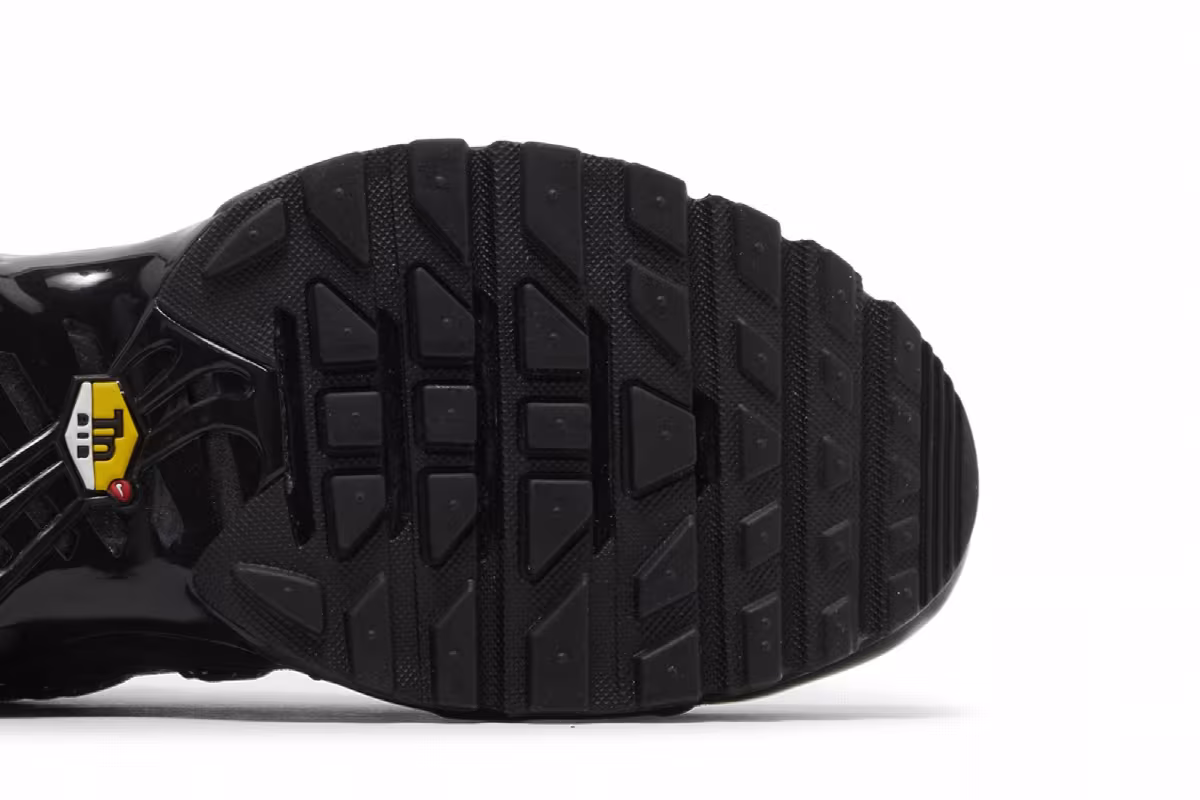 Nike Air Max Plus Utility Medium Olive, view 6