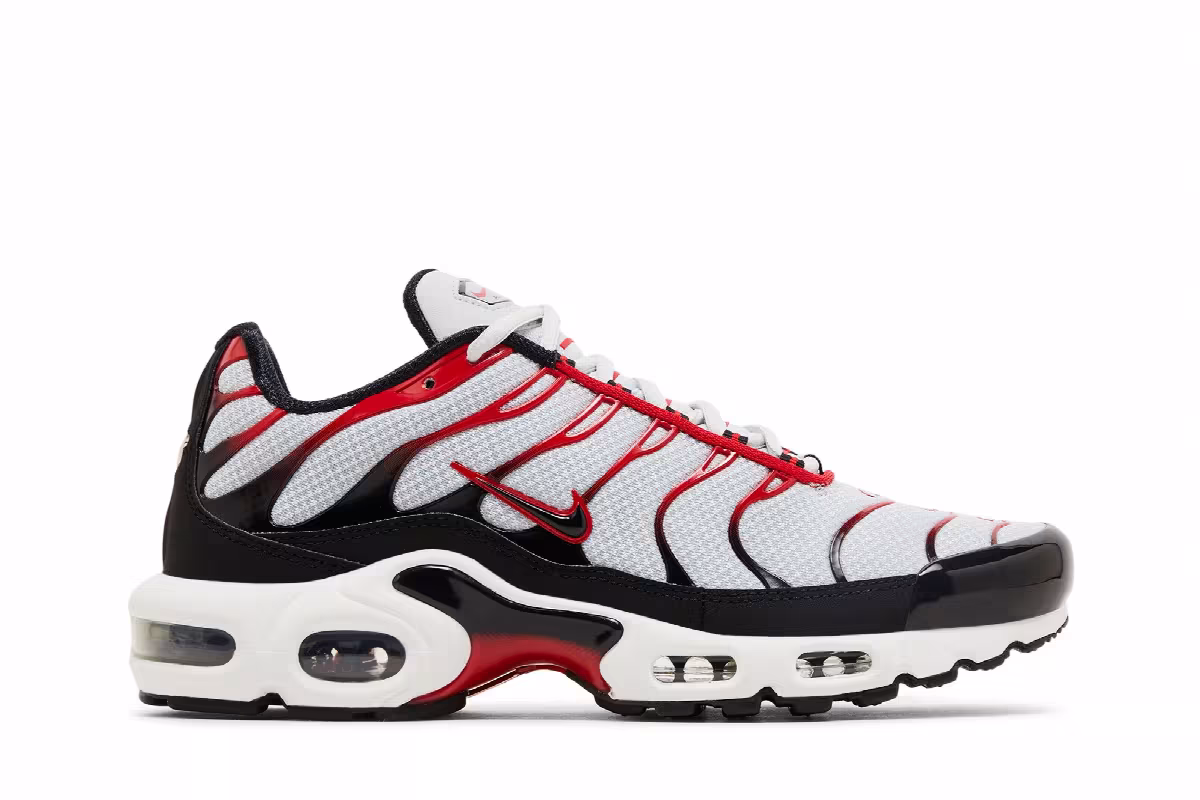 Nike Air Max Plus Platinum Black University Red, view 2