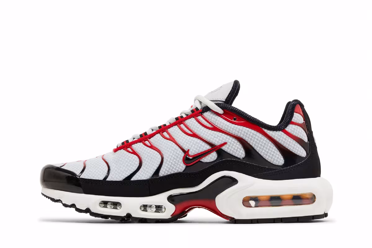 Nike Air Max Plus Platinum Black University Red, view 4
