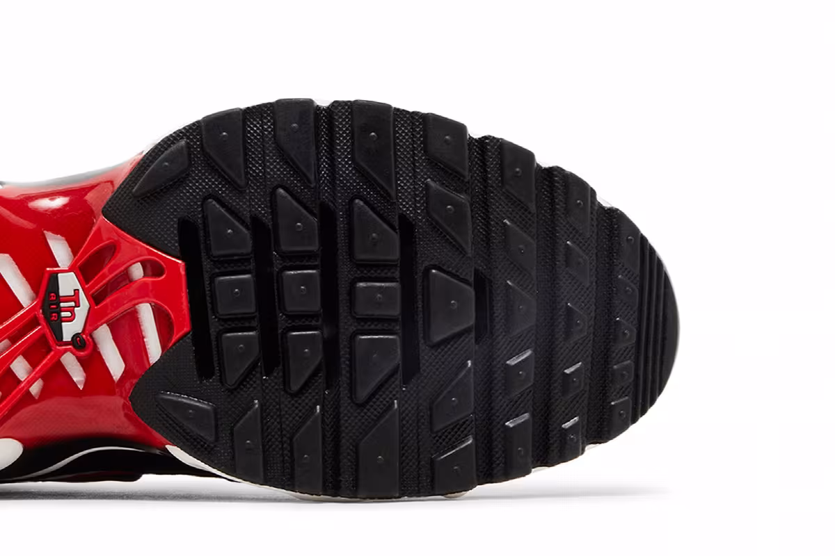 Nike Air Max Plus Platinum Black University Red, view 6