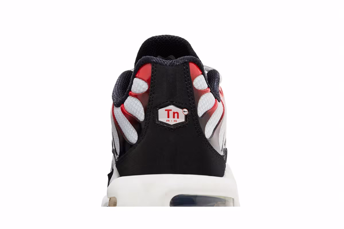 Nike Air Max Plus Platinum Black University Red, view 8