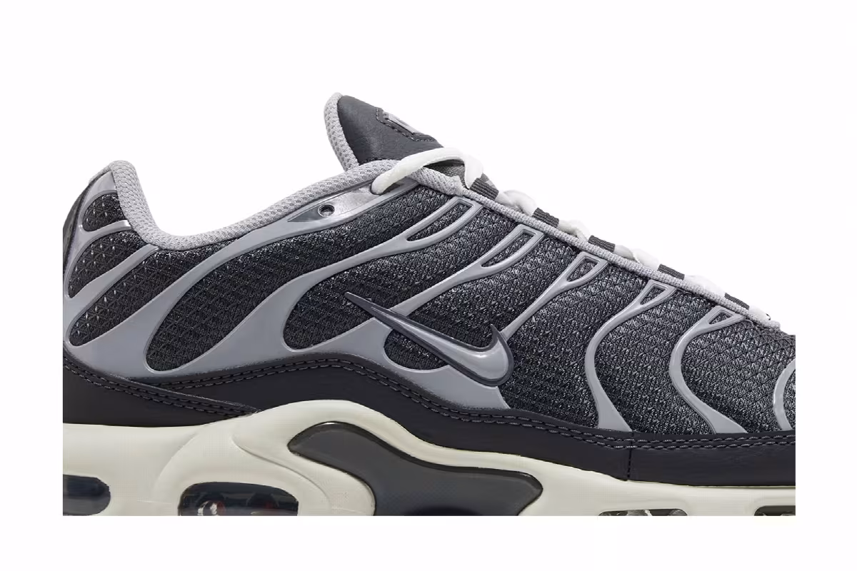 Nike Air Max Plus SE Iron Grey, view 3