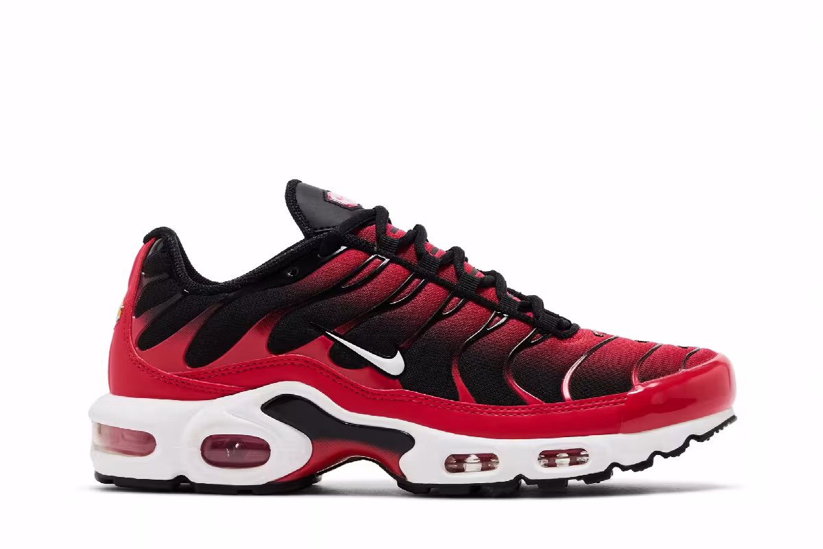 Nike Women's Air Max Plus University Red Black, view 2