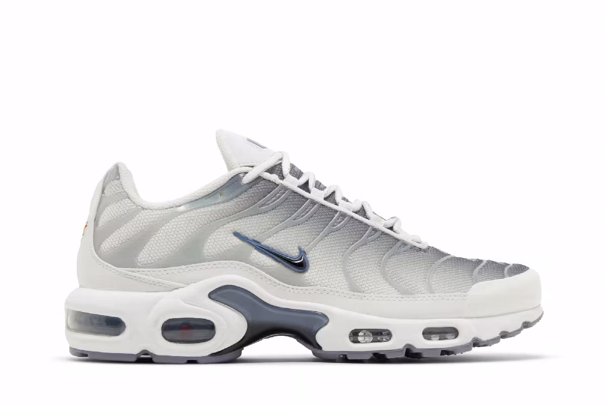 Nike Women's Air Max Plus Smoke Grey Ashen Slate, view 2