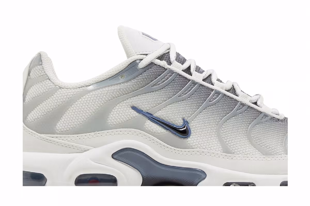 Nike Women's Air Max Plus Smoke Grey Ashen Slate, view 3
