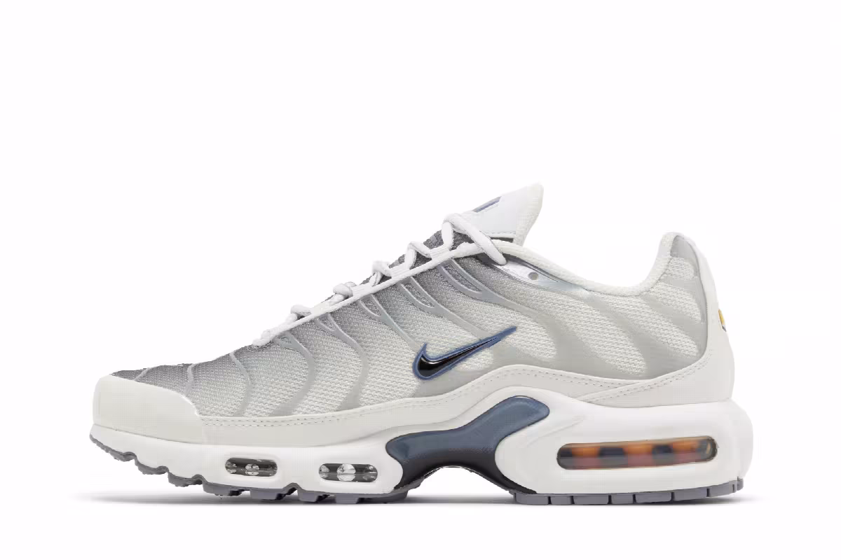 Nike Women's Air Max Plus Smoke Grey Ashen Slate, view 4