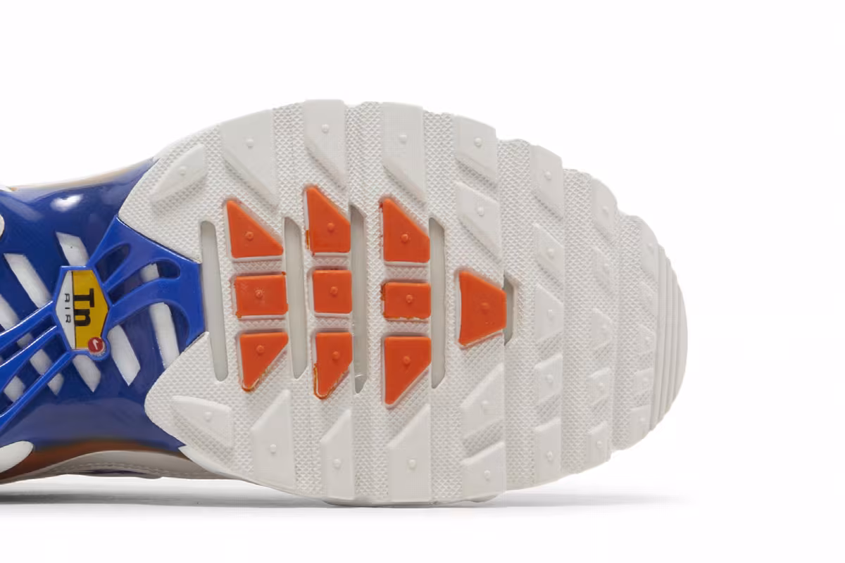 Nike Women's Air Max Plus Knicks, view 6