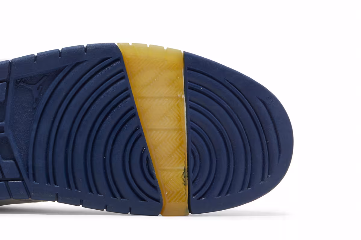 Air Jordan 1 Nu Low White Midnight Navy, view 6