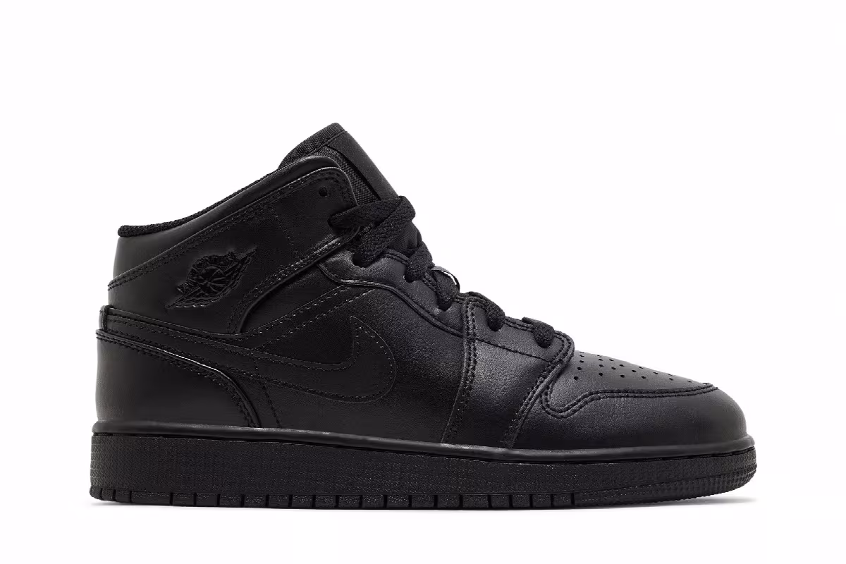 Air Jordan 1 Mid GS Triple Black 2022, view 2