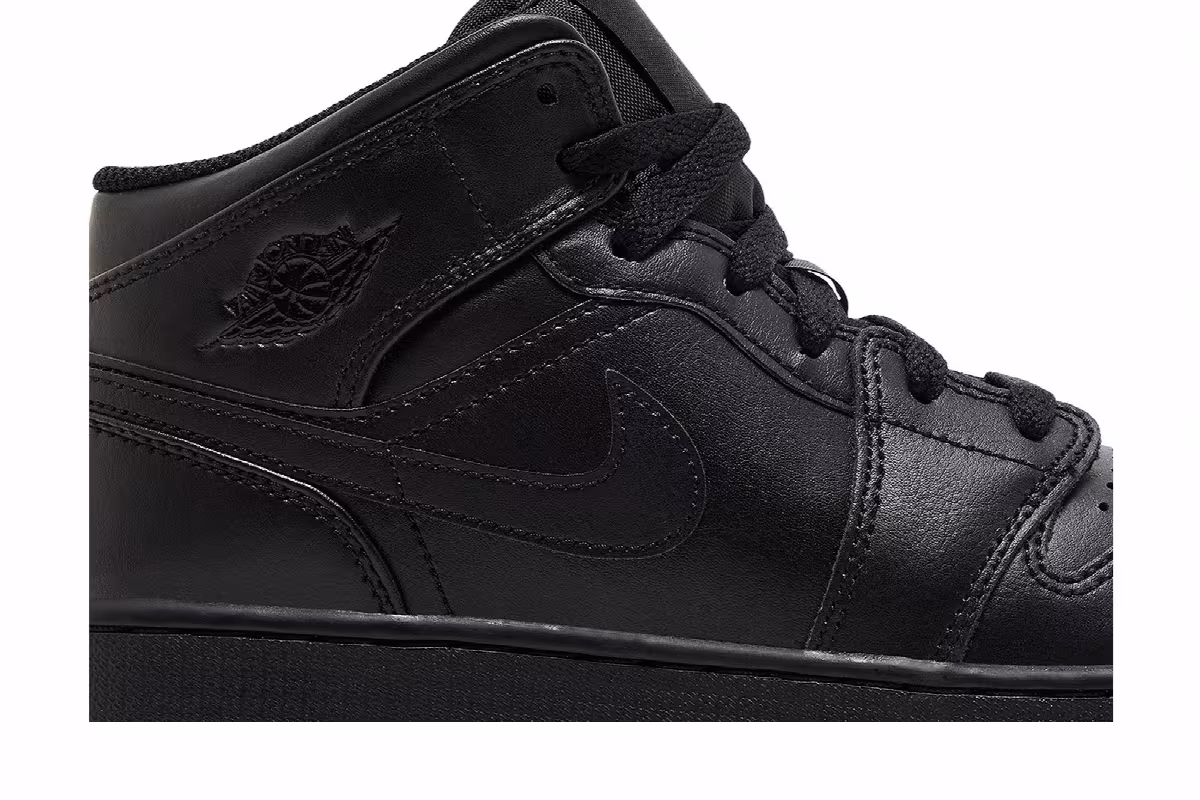 Air Jordan 1 Mid GS Triple Black 2022, view 3