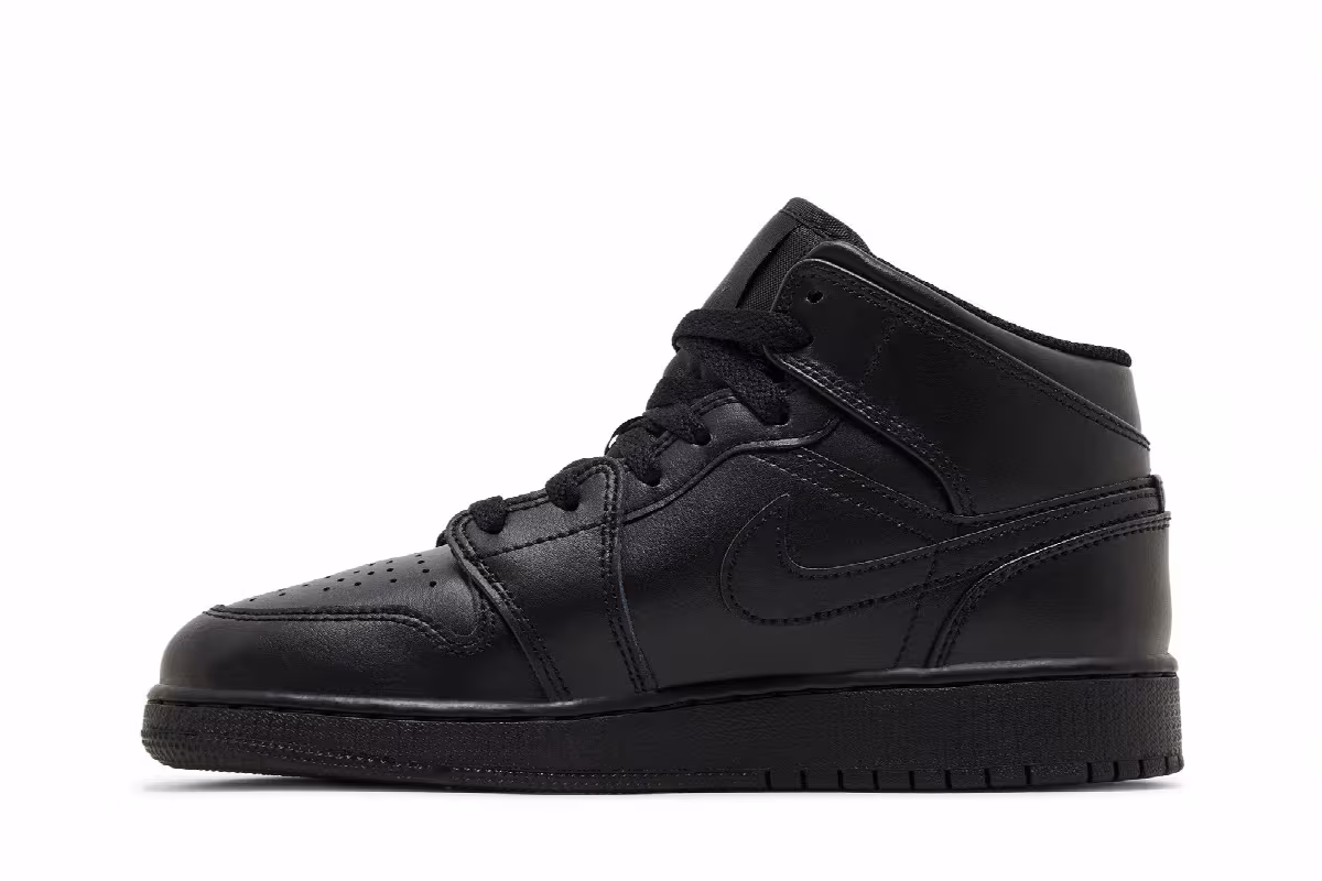 Air Jordan 1 Mid GS Triple Black 2022, view 4