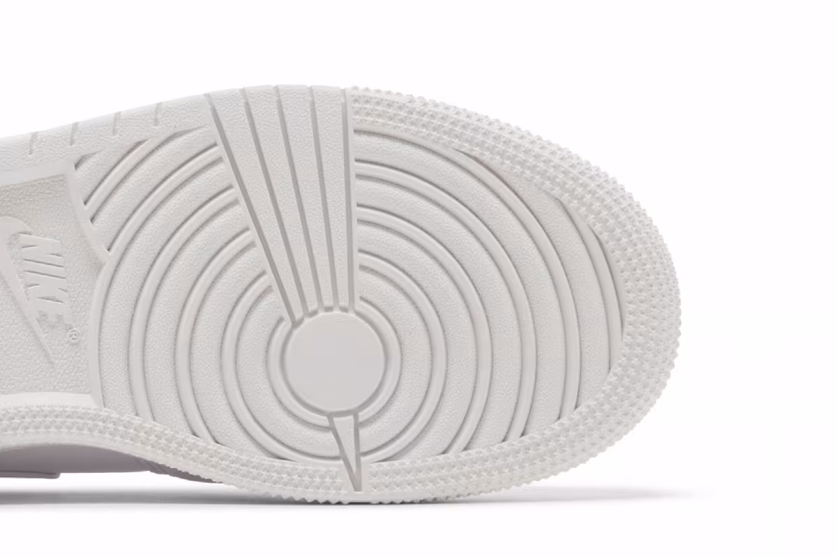 Air Jordan 1 Mid GS Triple White 2023, view 6