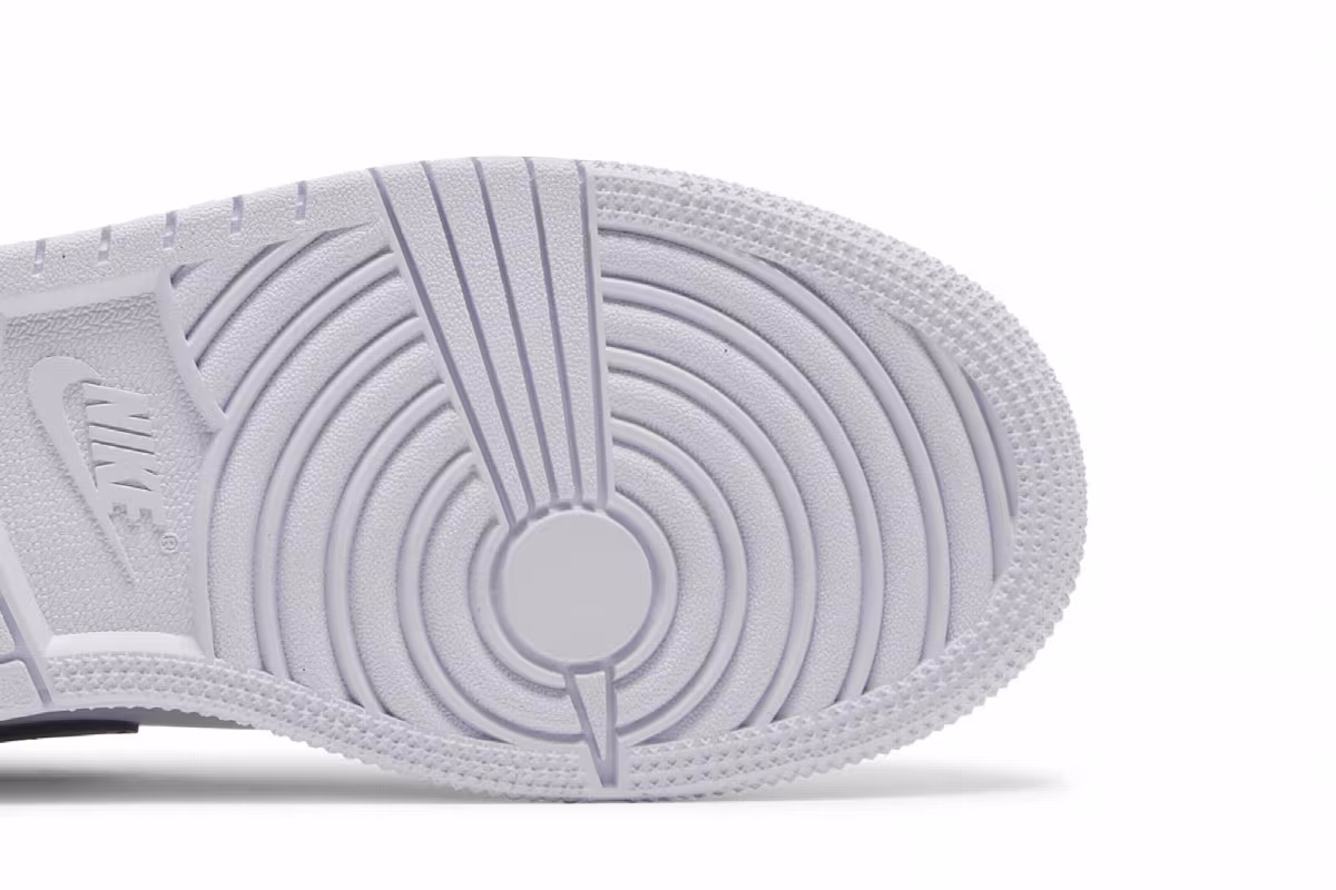 Air Jordan 1 Mid GS Barely Grape, view 6
