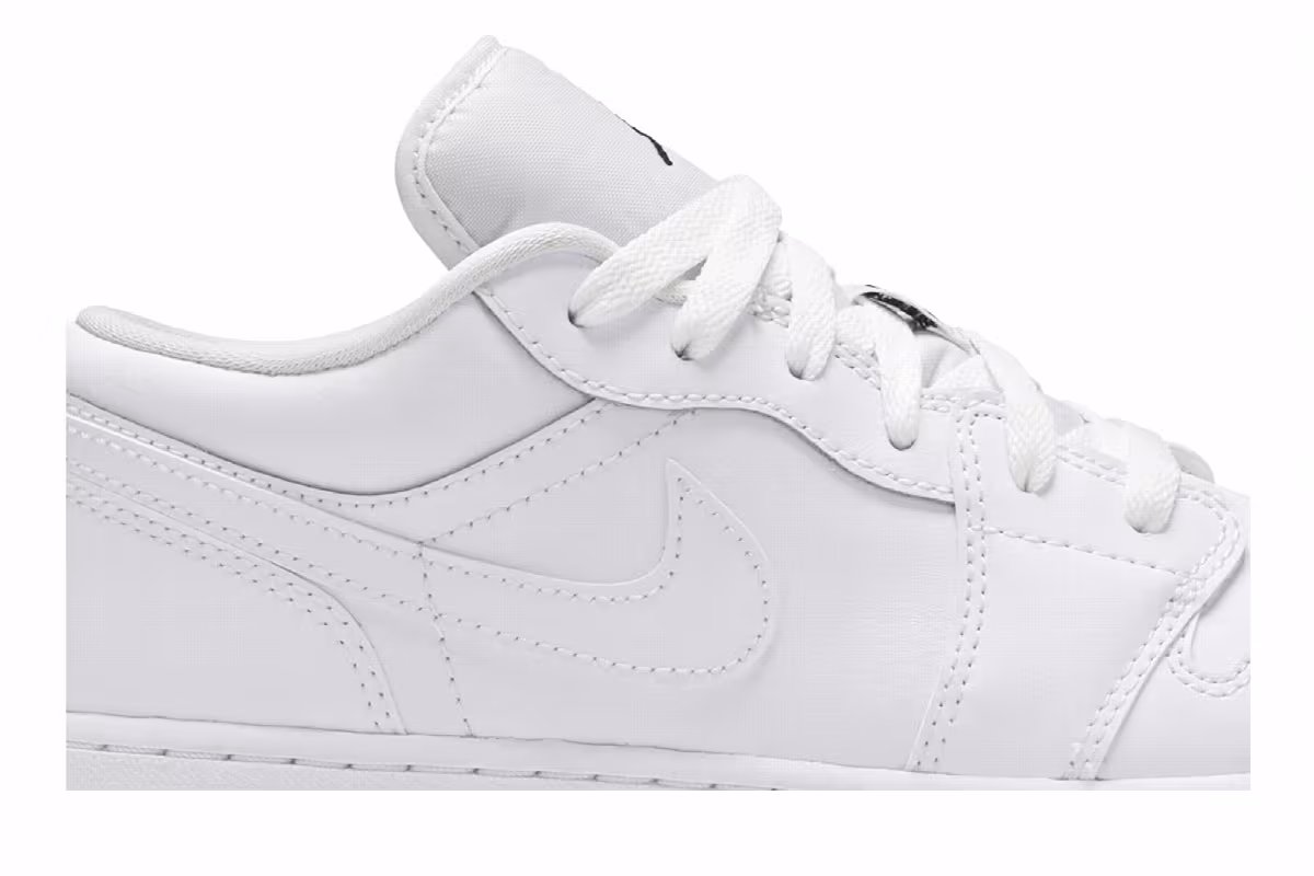 Air Jordan 1 Low GS White Black, view 3
