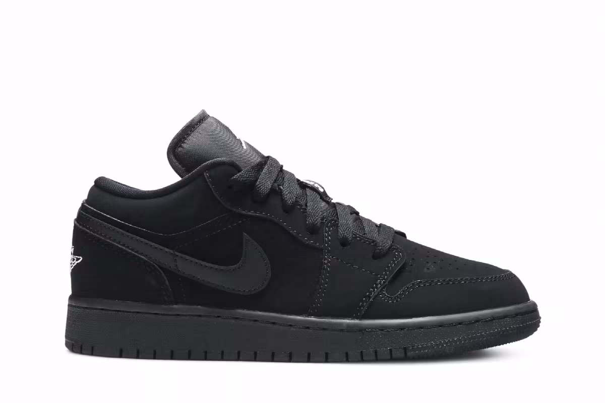 Air Jordan 1 Low GS Triple Black, view 2