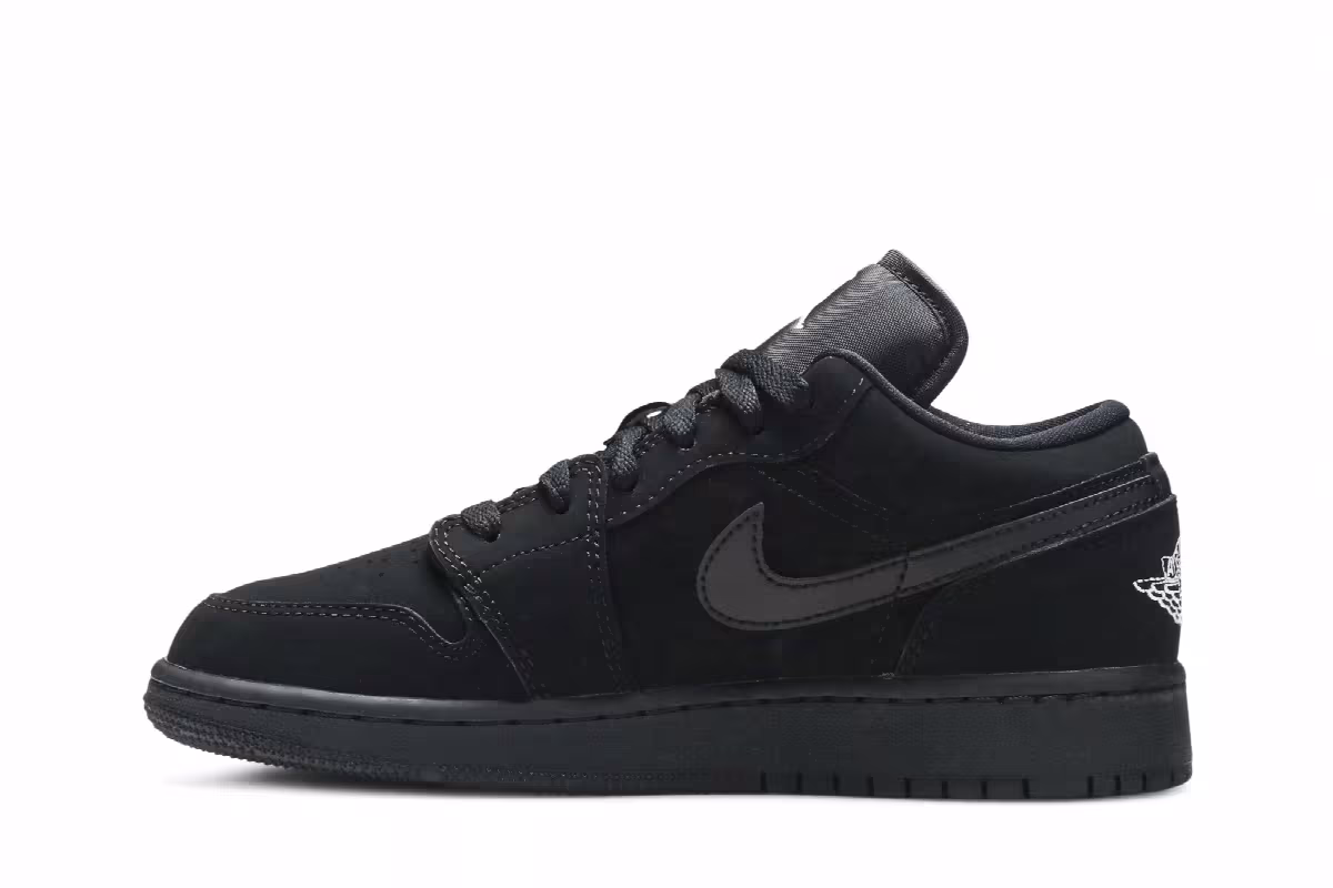 Air Jordan 1 Low GS Triple Black, view 4