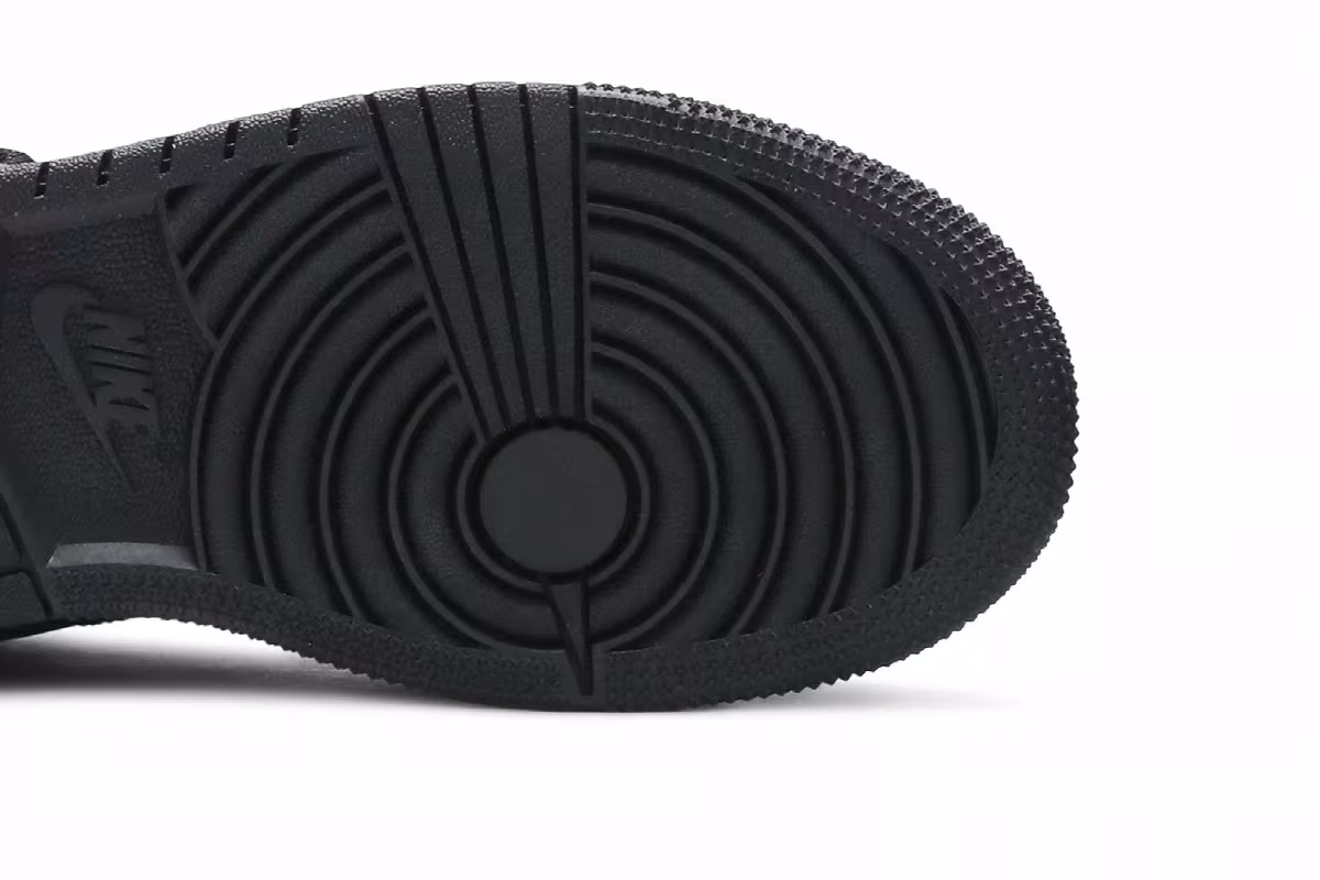Air Jordan 1 Low GS Triple Black, view 6