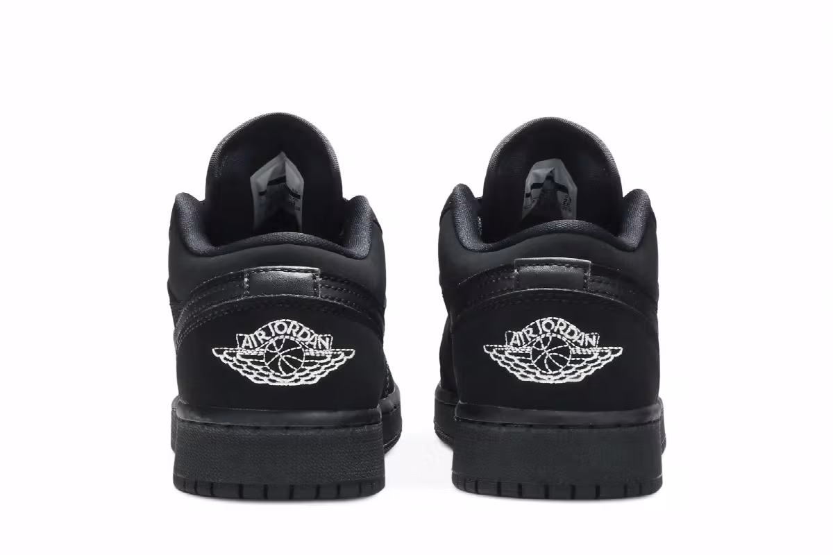 Air Jordan 1 Low GS Triple Black, view 7