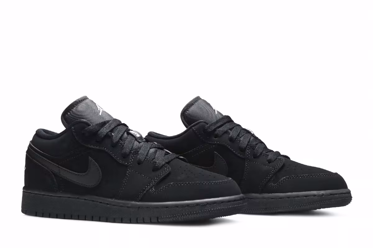 Air Jordan 1 Low GS Triple Black, view 9