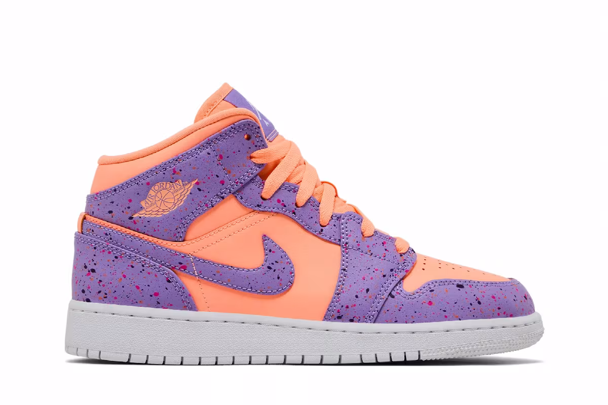 Air Jordan 1 Mid SE GS Atomic Pulse, view 2