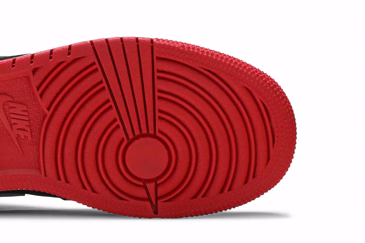 Air Jordan 1 Mid GS Johnny Kilroy, view 6