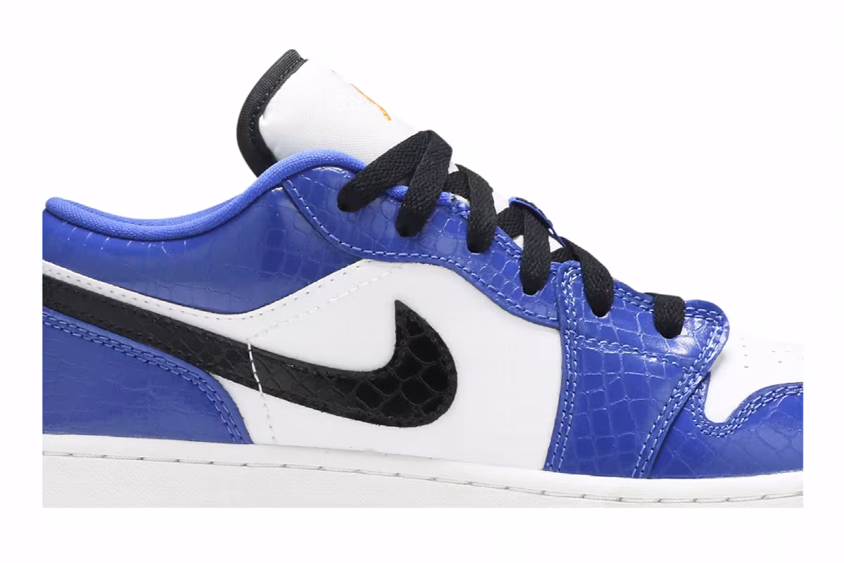 Air Jordan 1 Low GS Hyper Royal, view 3