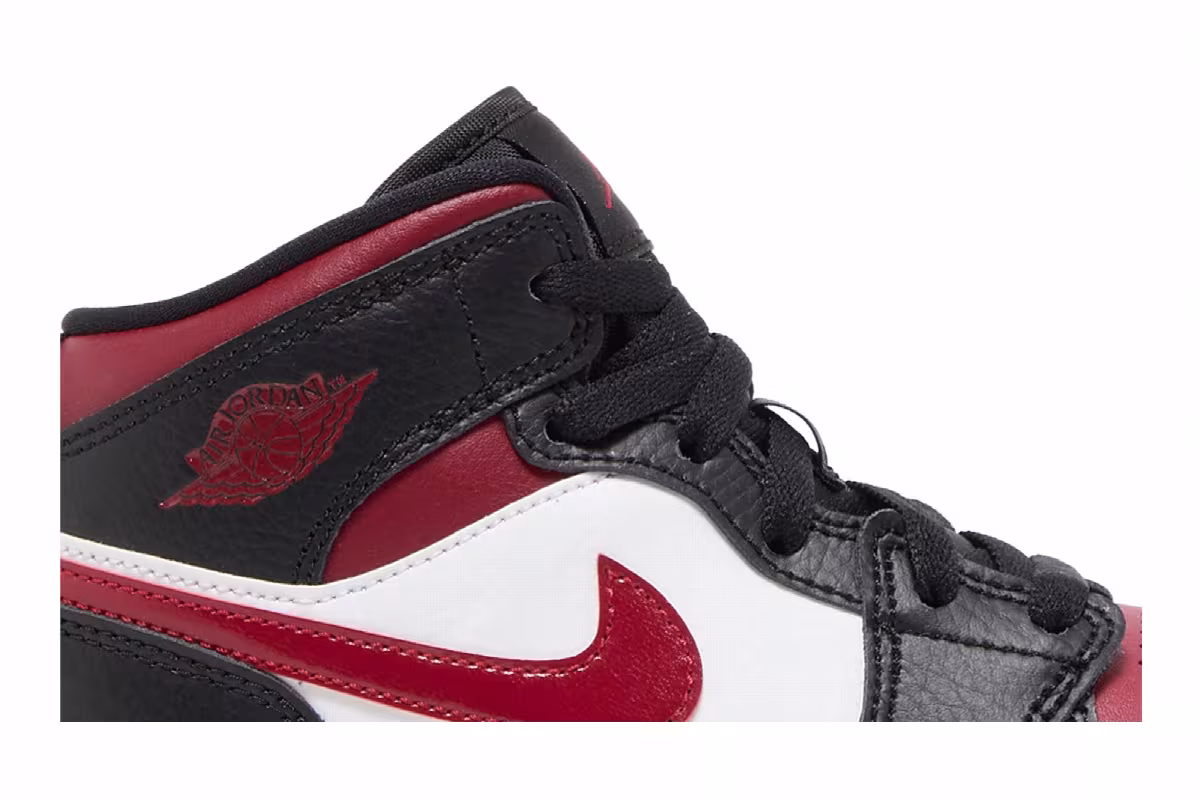 Air Jordan 1 Mid PS Bred Toe, view 3