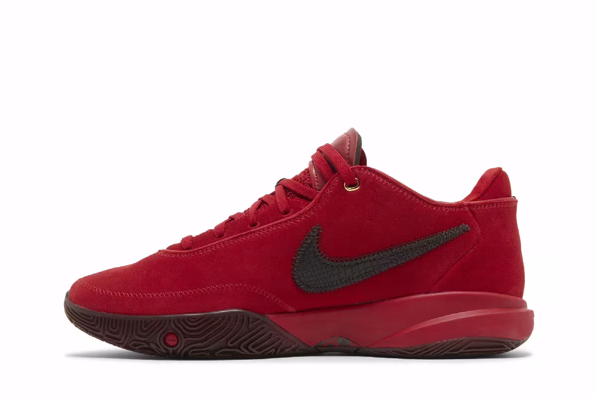 Liverpool F.C. x Nike LeBron 20, view 4