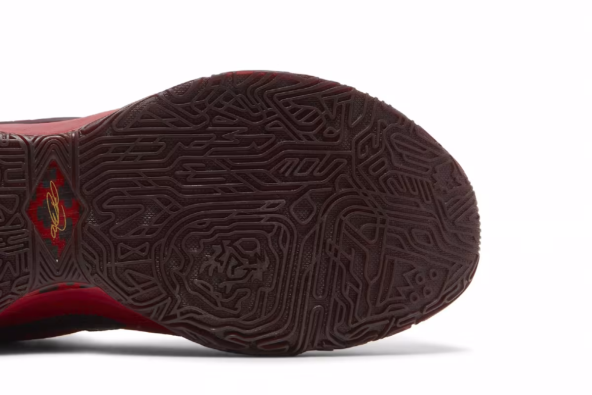 Liverpool F.C. x Nike LeBron 20, view 6