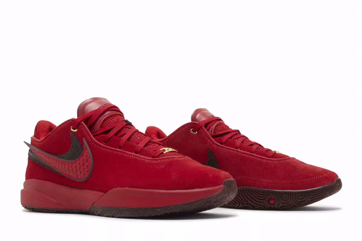 Liverpool F.C. x Nike LeBron 20, view 9