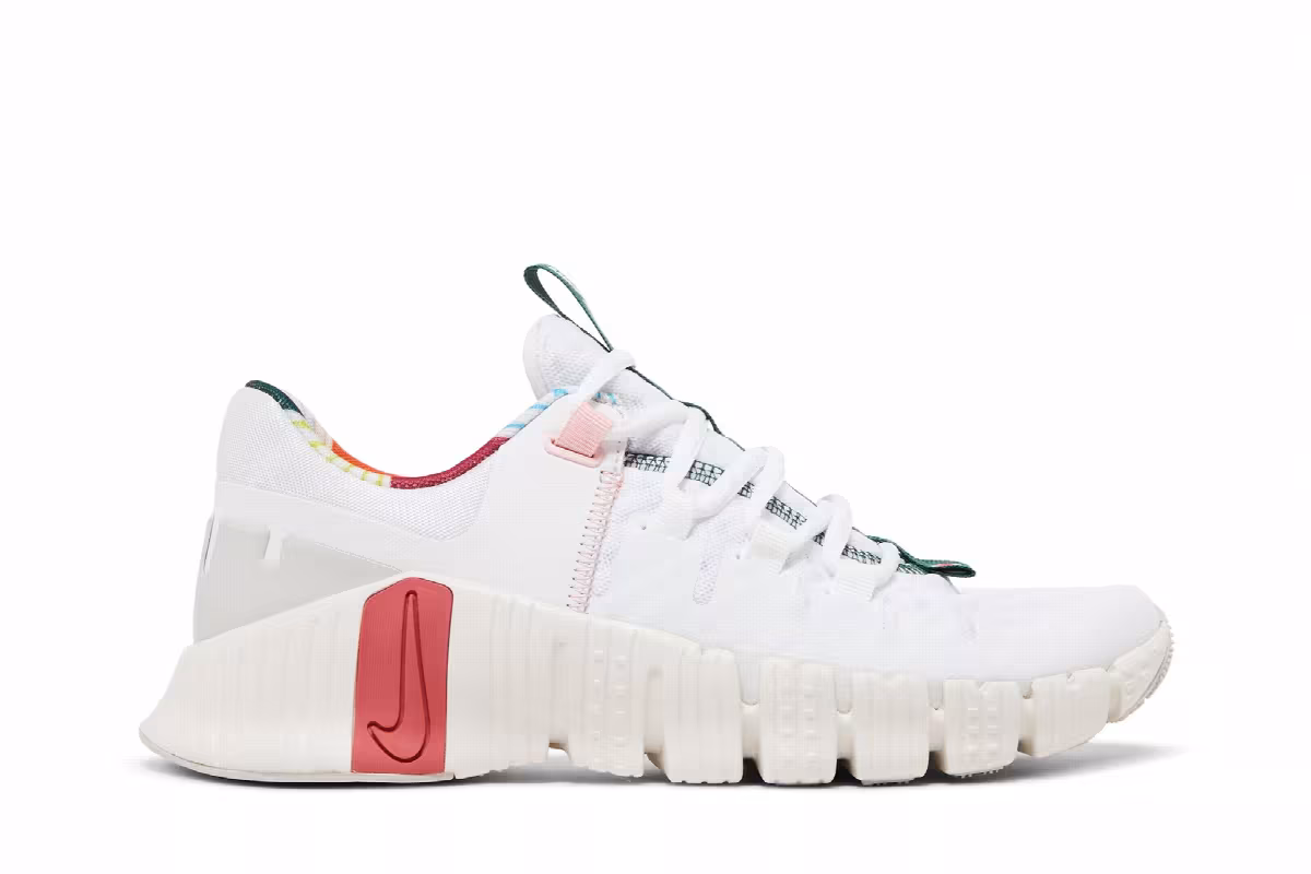 Nike Women's Free Metcon 5 All Petals United, view 2