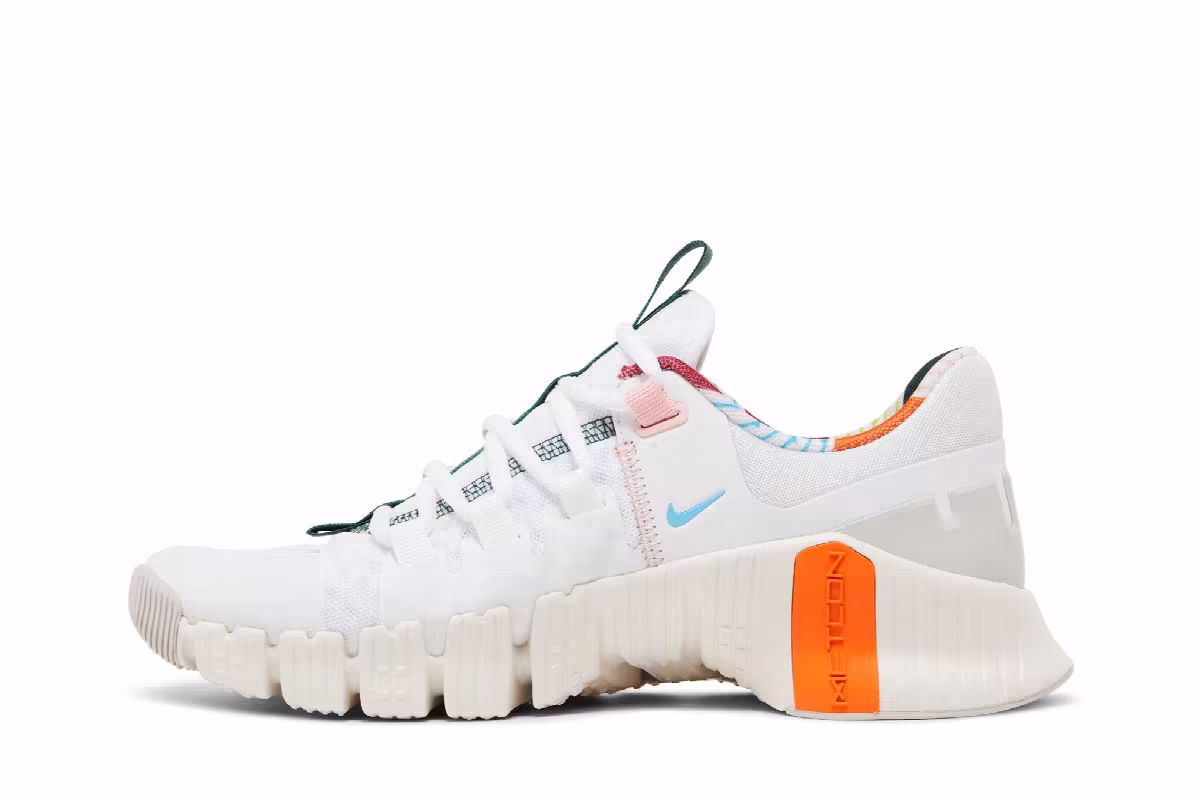 Nike Women's Free Metcon 5 All Petals United, view 4