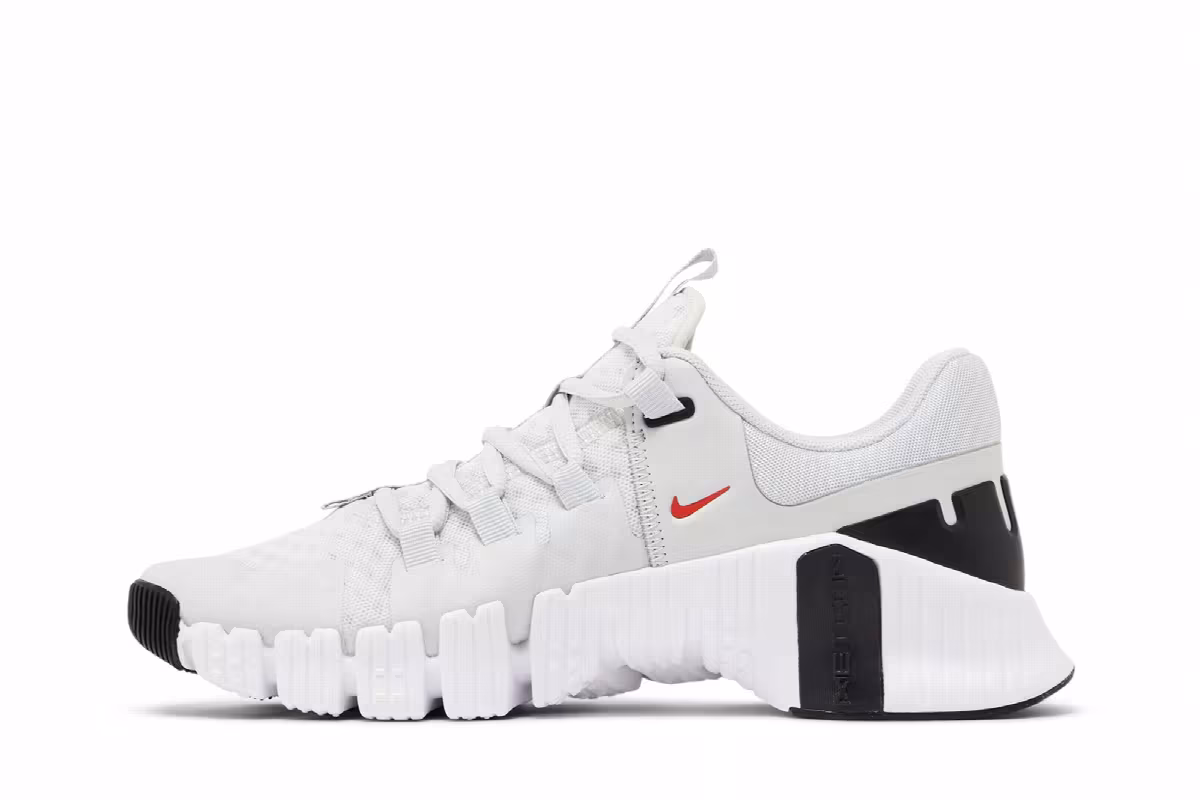 Nike Women's Free Metcon 5 Photon Dust Picante Red, view 4
