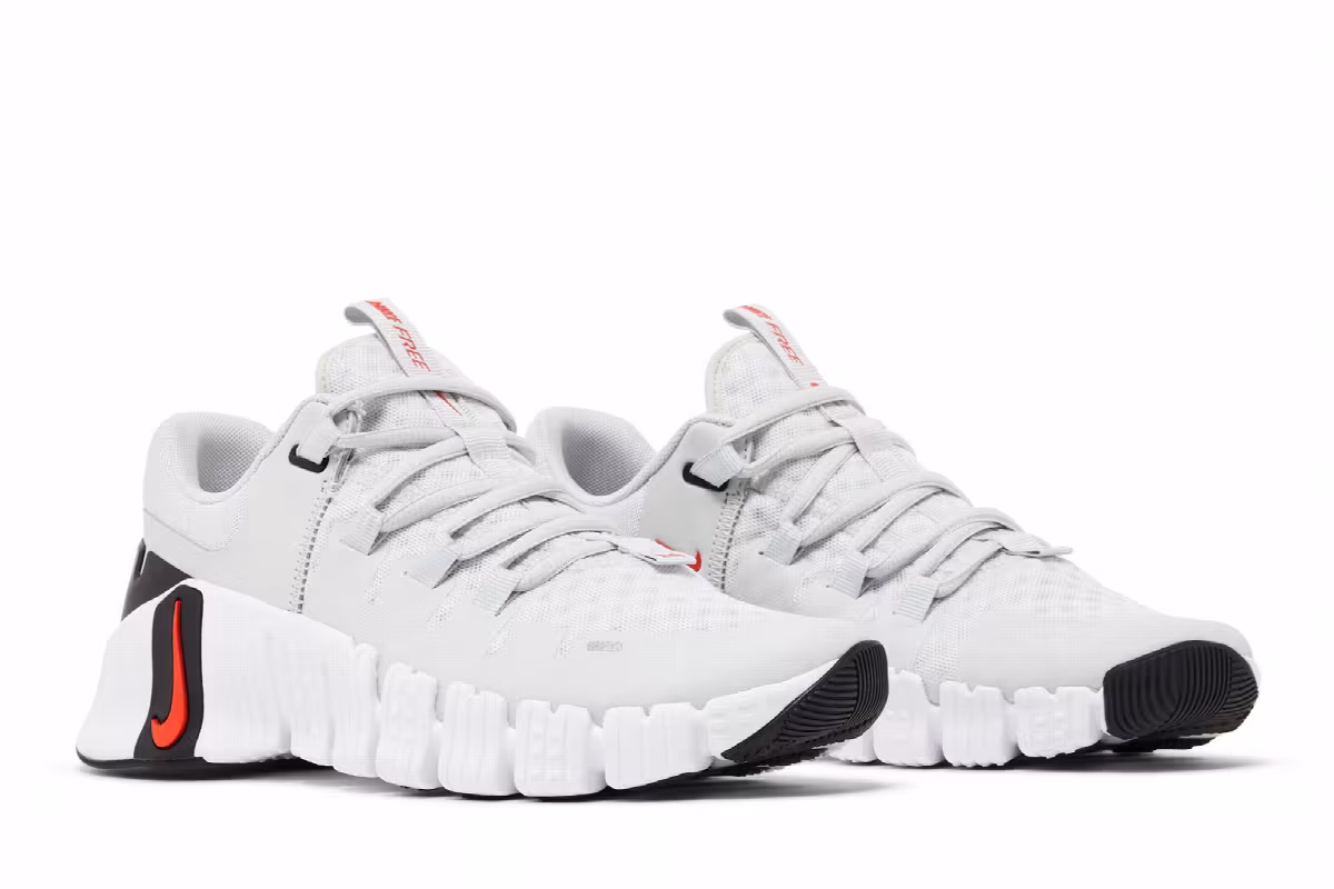 Nike Women's Free Metcon 5 Photon Dust Picante Red, view 9