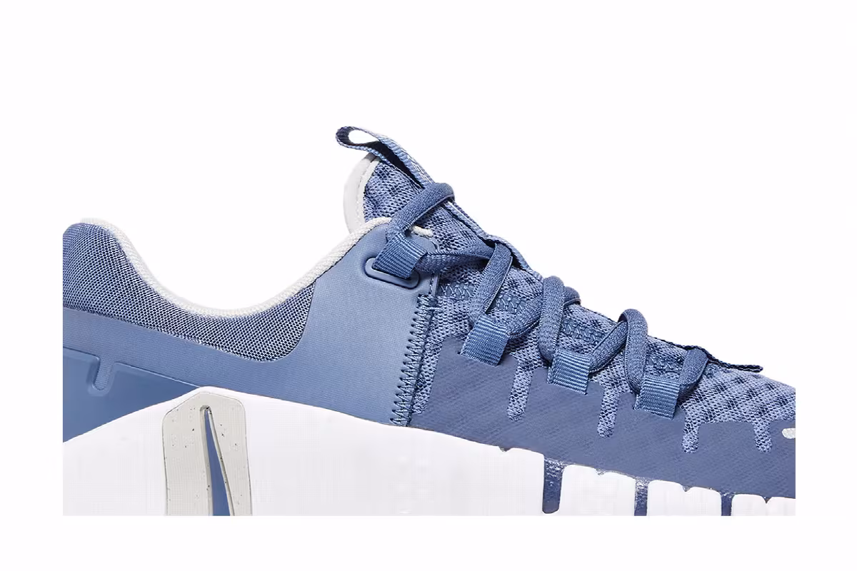Nike Women's Free Metcon 5 Diffused Blue, view 3
