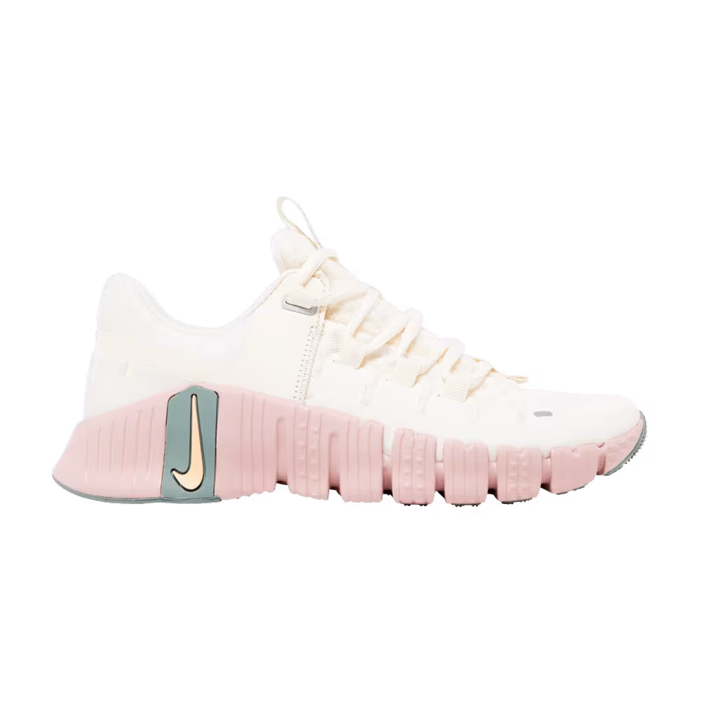 Nike Women's Free Metcon 5 Pale Ivory Ice Peach