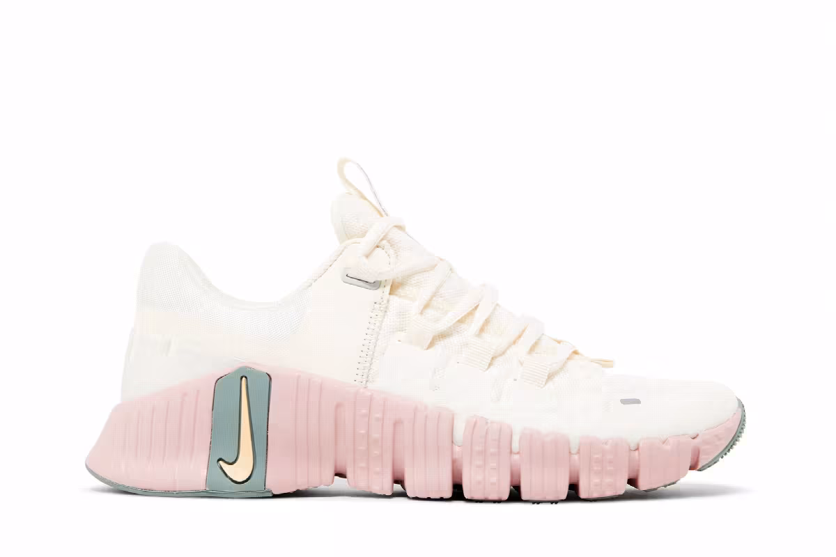Nike Women's Free Metcon 5 Pale Ivory Ice Peach, view 2