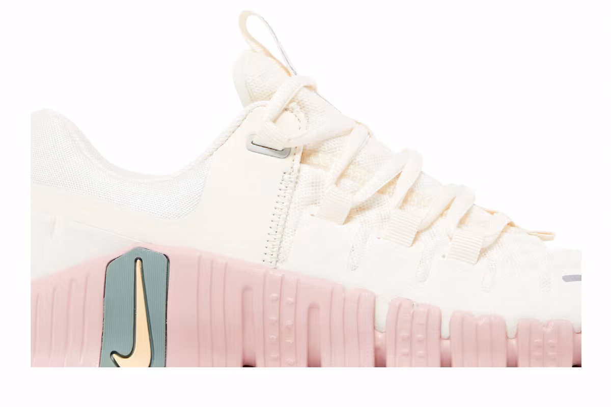 Nike Women's Free Metcon 5 Pale Ivory Ice Peach, view 3