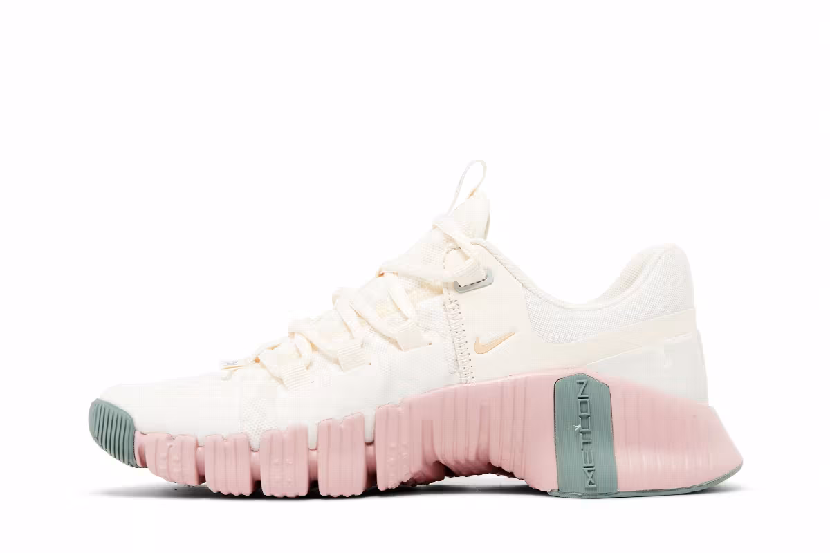 Nike Women's Free Metcon 5 Pale Ivory Ice Peach, view 4