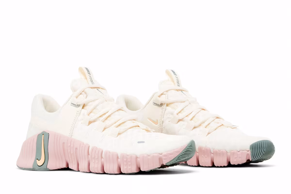 Nike Women's Free Metcon 5 Pale Ivory Ice Peach, view 9
