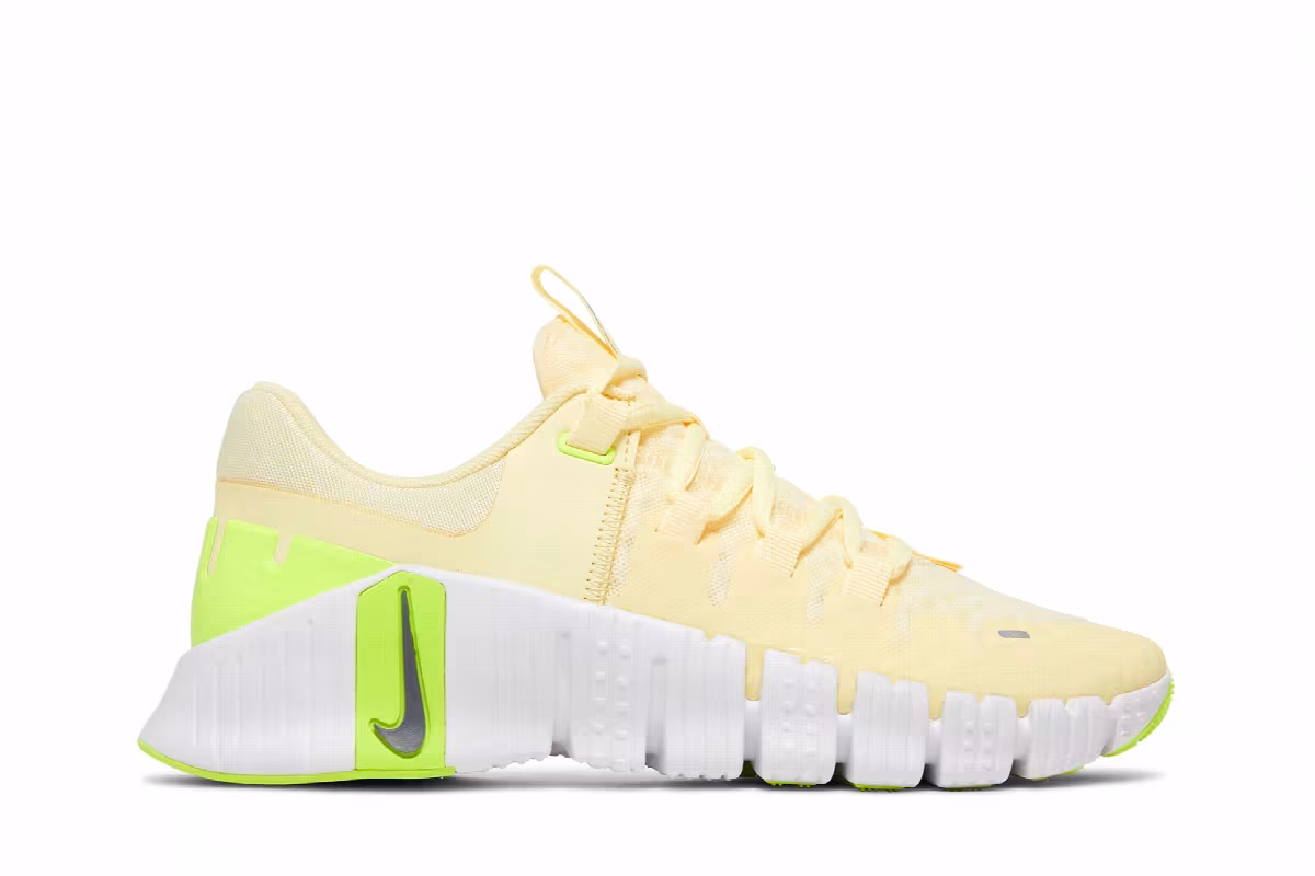 Nike Women's Free Metcon 5 Citron Tint Volt, view 2