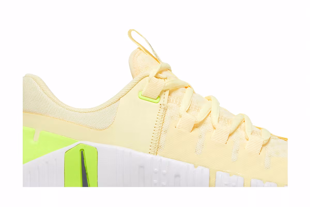 Nike Women's Free Metcon 5 Citron Tint Volt, view 3