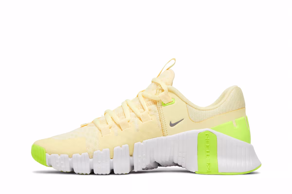 Nike Women's Free Metcon 5 Citron Tint Volt, view 4