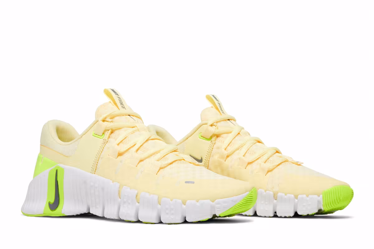 Nike Women's Free Metcon 5 Citron Tint Volt, view 9