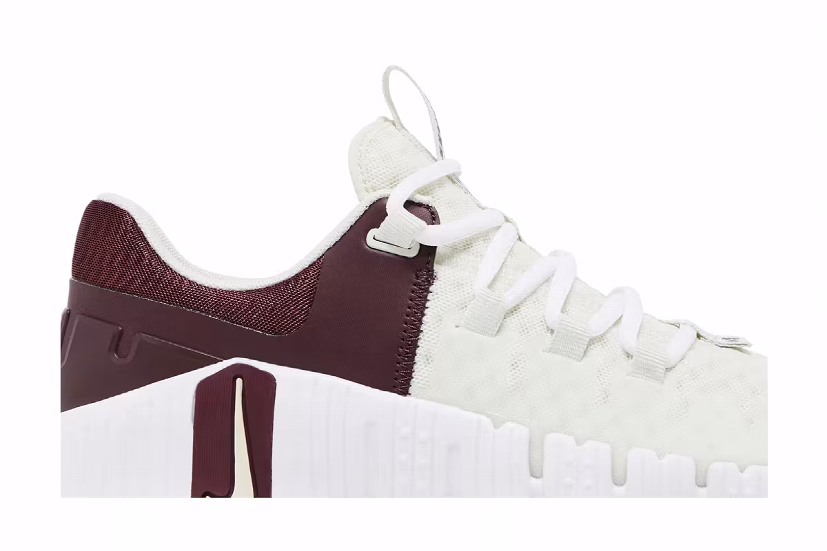 Nike Women's Free Metcon 5 Sea Glass Burgundy Crush, view 3