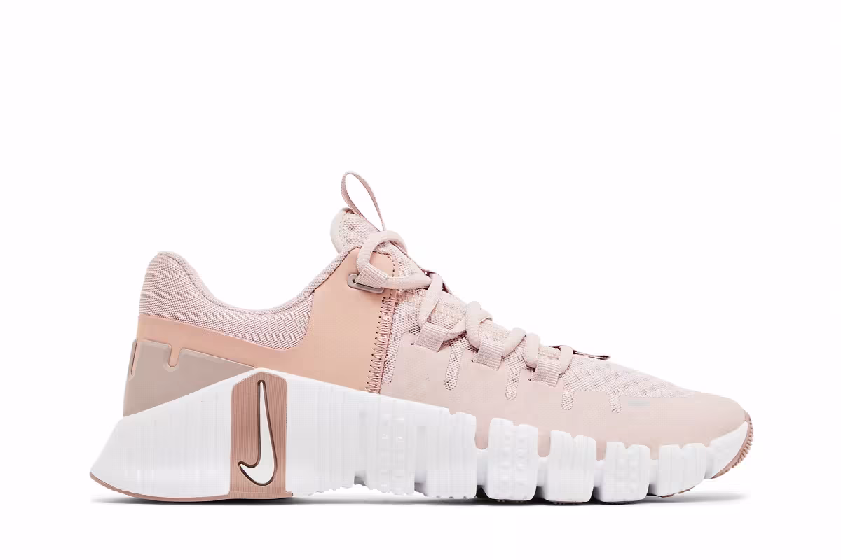 Nike Women's Free Metcon 5 Pink Oxford, view 2